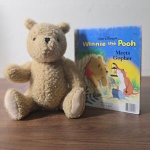 Gund Classic Pooh Plush Toy Walt Disney Winnie the Pooh Meets Gopher Book set